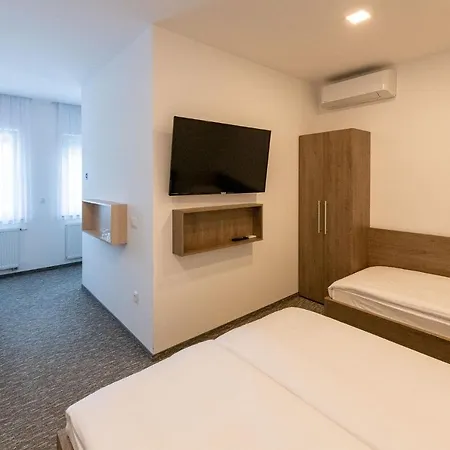 Apartmaji In Sobe Ramar Konukevi 3*