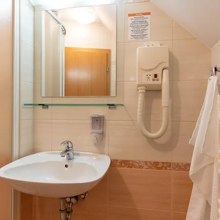 Apartmaji In Sobe Ramar Konukevi 3*