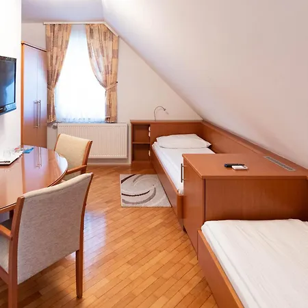 Apartmaji In Sobe Ramar Straza