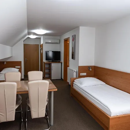 Apartmaji In Sobe Ramar 3* Straza