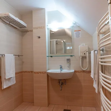 Konukevi Apartmaji In Sobe Ramar 3*