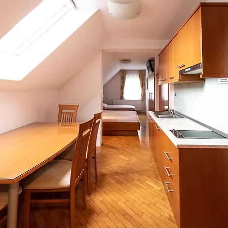 Apartmaji In Sobe Ramar Penzion