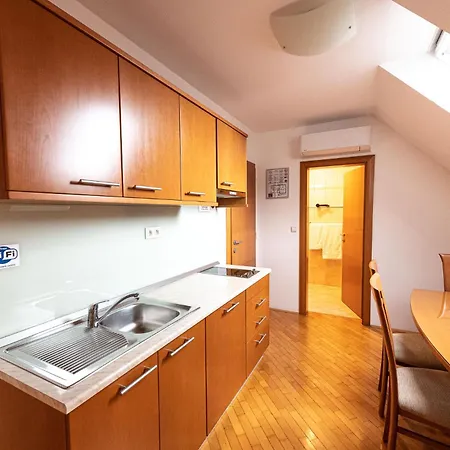 Apartmaji In Sobe Ramar Гостевой дом Straza
