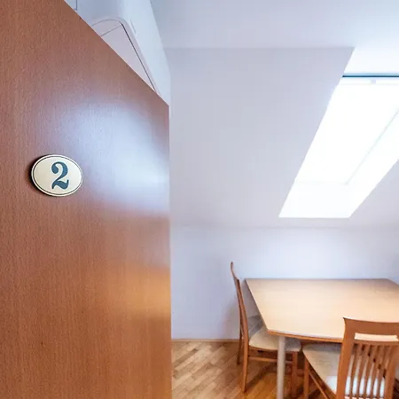 Apartmaji In Sobe Ramar Konukevi