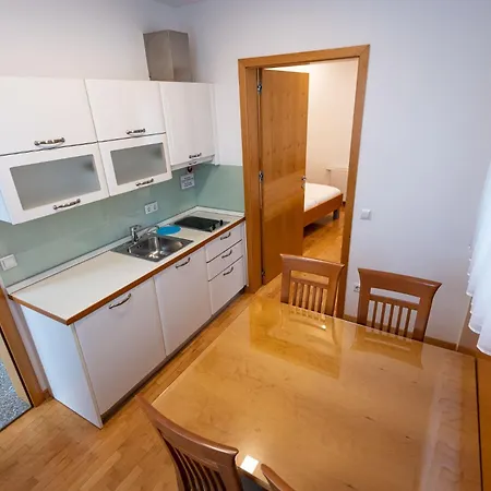 Konukevi Apartmaji In Sobe Ramar Straza