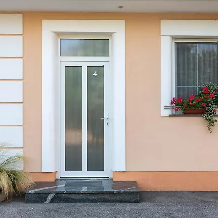 Apartmaji In Sobe Ramar Penzion Straza