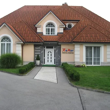 Apartmaji In Sobe Ramar Straza