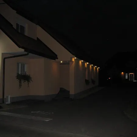 Apartmaji In Sobe Ramar