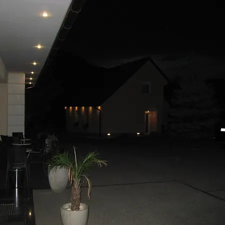 Konukevi Apartmaji In Sobe Ramar