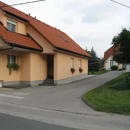 Apartmaji In Sobe Ramar Konukevi 3*