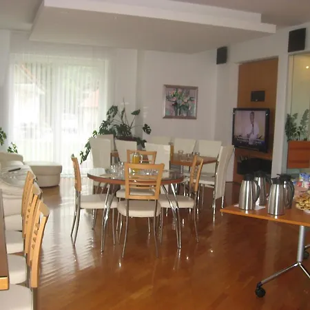 Konukevi Apartmaji In Sobe Ramar 3*