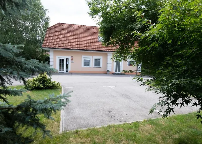 Apartmaji In Sobe Ramar 3*