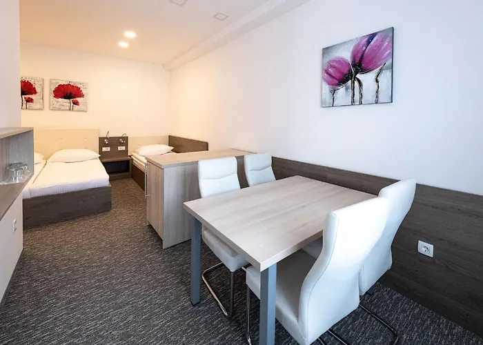 בית הארחה Apartmaji In Sobe Ramar Straza