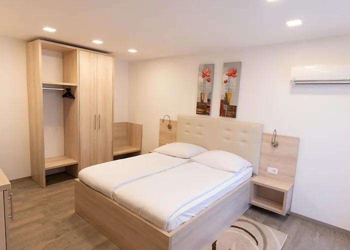 Apartmaji In Sobe Ramar 3*