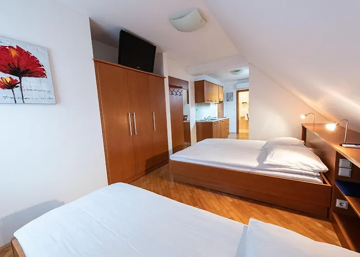 Apartmaji In Sobe Ramar בית הארחה Straza