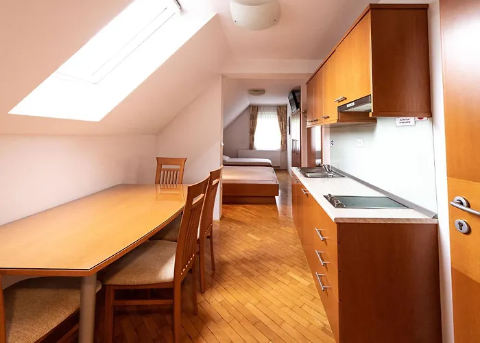 Apartmaji In Sobe Ramar בית הארחה