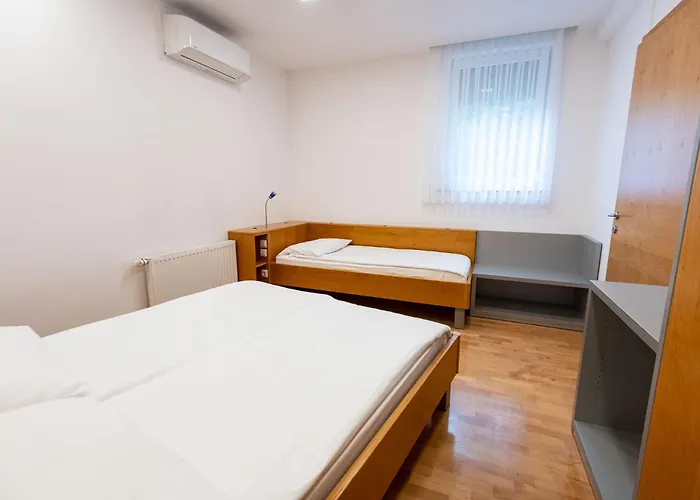 Apartmaji In Sobe Ramar 3*