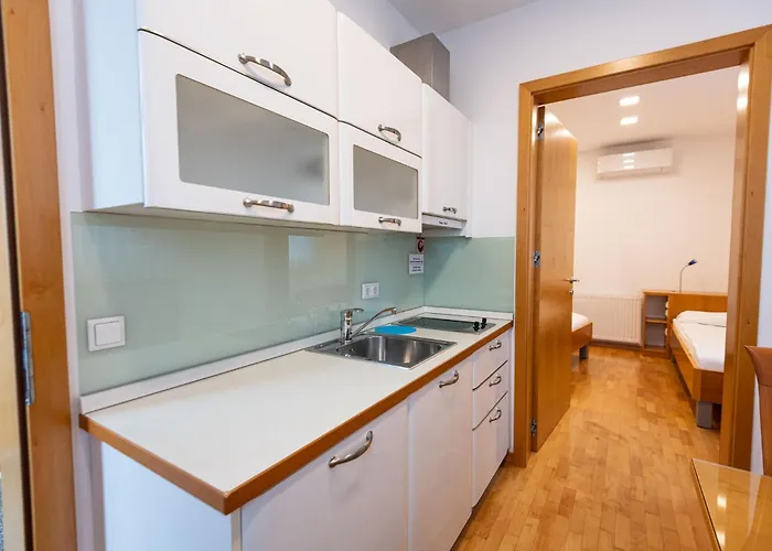 Apartmaji In Sobe Ramar