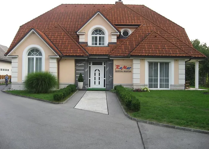 Apartmaji In Sobe Ramar Straza