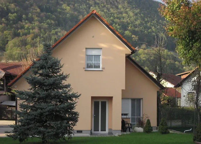 בית הארחה Apartmaji In Sobe Ramar Straza