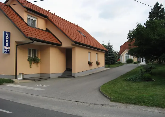 Apartmaji In Sobe Ramar Affittacamere 3*