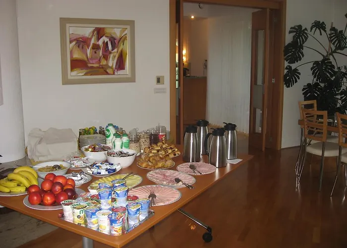 Apartmaji In Sobe Ramar