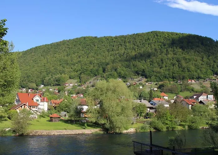 בית הארחה Apartmaji In Sobe Ramar Straza